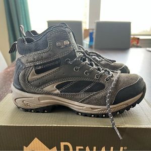 Denali Hiking Boots Youth size 4 EUC